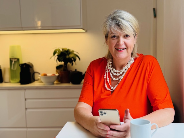 La mastercoach certifiée Chine Lanzmann fondatrice de Woman Impact le programme de coaching des femmes leader a une vision : que les femmes puissent se déployer professionnellement