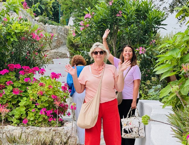 Chine Lanzmann master coach certifiée experte, propose un stage en grece en immersion d'une semaine en coaching collectif et en constellation familiales et systémiques